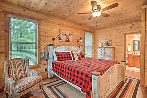 Peaceful Cabin on 3 Private Acres: Deck & Fire Pit