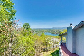 Lake-view Condo With Covered Deck in Hiawassee!