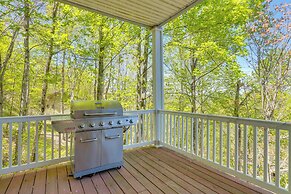 Lake-view Condo With Covered Deck in Hiawassee!
