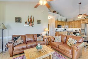 Lake-view Condo With Covered Deck in Hiawassee!