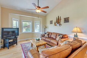 Lake-view Condo With Covered Deck in Hiawassee!