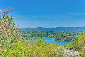 Lake-view Condo With Covered Deck in Hiawassee!