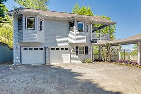 Lake-view Condo With Covered Deck in Hiawassee!