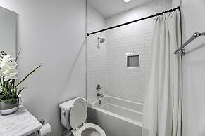 Nashville Home w/ Rooftop Deck < 2 Mi to Dtwn