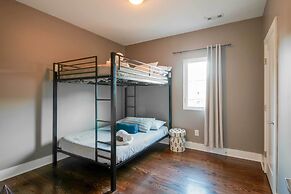 Nashville Home w/ Rooftop Deck < 2 Mi to Dtwn