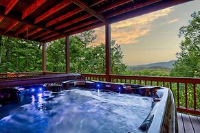 Luxe Blue Ridge Cabin Chasing Dreams w/ Hot Tub