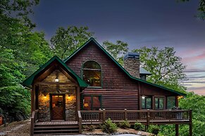 Luxe Blue Ridge Cabin Chasing Dreams w/ Hot Tub
