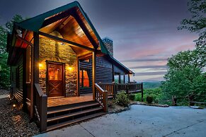 Luxe Blue Ridge Cabin Chasing Dreams w/ Hot Tub