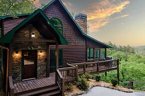 Luxe Blue Ridge Cabin Chasing Dreams w/ Hot Tub