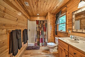 Luxe Blue Ridge Cabin Chasing Dreams w/ Hot Tub