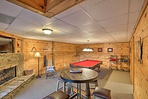 Luxe Blue Ridge Cabin Chasing Dreams w/ Hot Tub