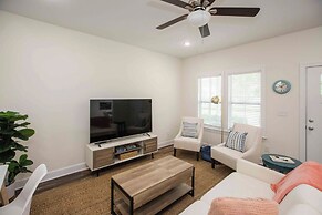 Chic Thomasville Home: Walk to Downtown!