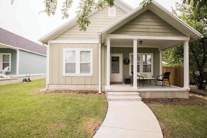 Chic Thomasville Home: Walk to Downtown!