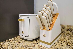 Chic Thomasville Home: Walk to Downtown!