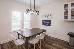Chic Thomasville Home: Walk to Downtown!