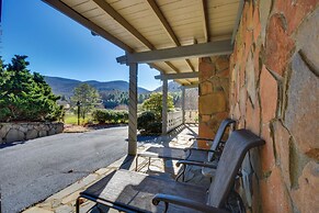 Picturesque Sky Haus Sanctuary w/ Mountain Views