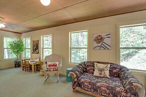 Cozy Blairsville Cabin: 2 Mi to Vogel State Park!