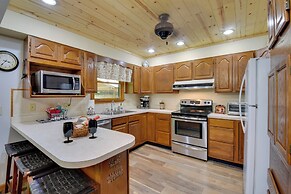 Cozy Blairsville Cabin: 2 Mi to Vogel State Park!