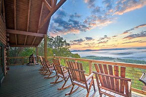 Large Luxe Cabin W/hot Tub 16mi to Blue Ridge
