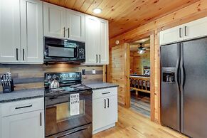 Pet-friendly Cabin w/ Hot Tub in Mineral Bluff!