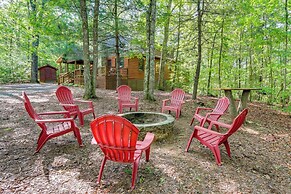 Pet-friendly Cabin w/ Hot Tub in Mineral Bluff!