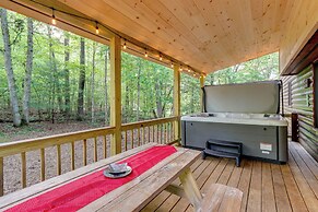 Pet-friendly Cabin w/ Hot Tub in Mineral Bluff!