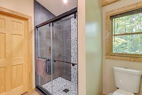 Pet-friendly Cabin w/ Hot Tub in Mineral Bluff!