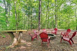 Pet-friendly Cabin w/ Hot Tub in Mineral Bluff!