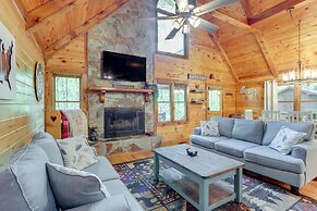 Pet-friendly Cabin w/ Hot Tub in Mineral Bluff!
