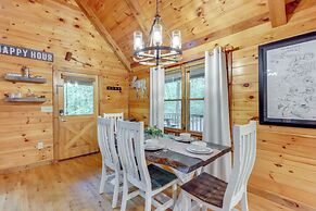 Pet-friendly Cabin w/ Hot Tub in Mineral Bluff!