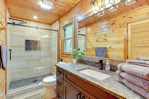 Pet-friendly Cabin w/ Hot Tub in Mineral Bluff!