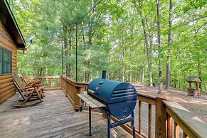Pet-friendly Cabin w/ Hot Tub in Mineral Bluff!