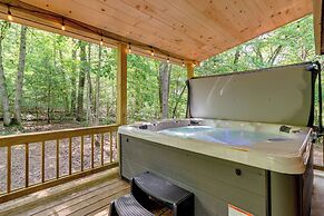 Pet-friendly Cabin w/ Hot Tub in Mineral Bluff!