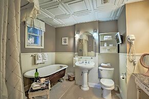 Cozy Caymus Cabin ~ 3 Miles to Callaway Gardens!