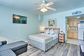 Virginia Beach Studio w/ Balcony + Pool View!