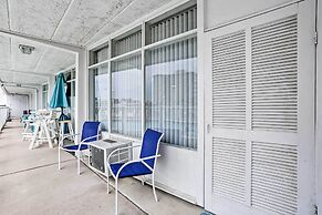 Virginia Beach Studio w/ Balcony + Pool View!