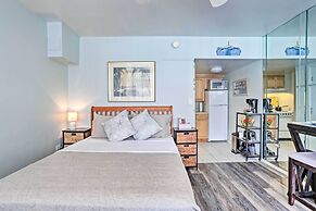 Virginia Beach Studio w/ Balcony + Pool View!