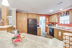 Wfh-friendly: Rural & Secluded Gem in Claxton!