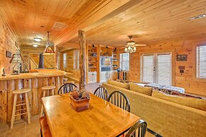 Lake Hartwell Lodge w/ Dock, Theater + Hot Tub!