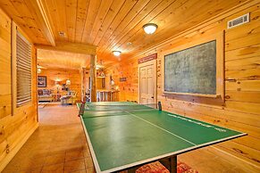 Lake Hartwell Lodge w/ Dock, Theater + Hot Tub!