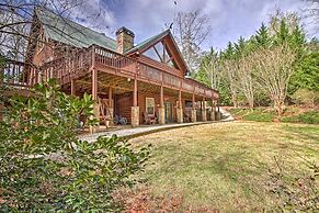 Lake Hartwell Lodge w/ Dock, Theater + Hot Tub!