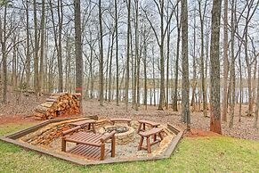 Lake Hartwell Lodge w/ Dock, Theater + Hot Tub!