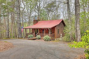 Cozy Cabin in Private Location w/ Hot Tub & Grill!