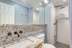 Spacious Stockbridge Manor: Pool Table, 2 Kitchens