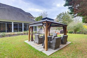 Spacious Stockbridge Manor: Pool Table, 2 Kitchens