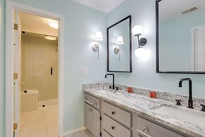 Spacious Stockbridge Manor: Pool Table, 2 Kitchens