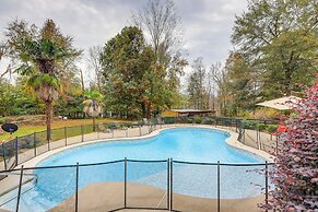 Spacious Stockbridge Manor: Pool Table, 2 Kitchens