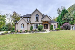 Spacious Stockbridge Manor: Pool Table, 2 Kitchens