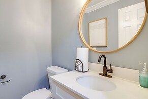 Spacious Stockbridge Manor: Pool Table, 2 Kitchens