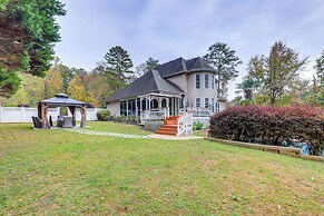 Spacious Stockbridge Manor: Pool Table, 2 Kitchens